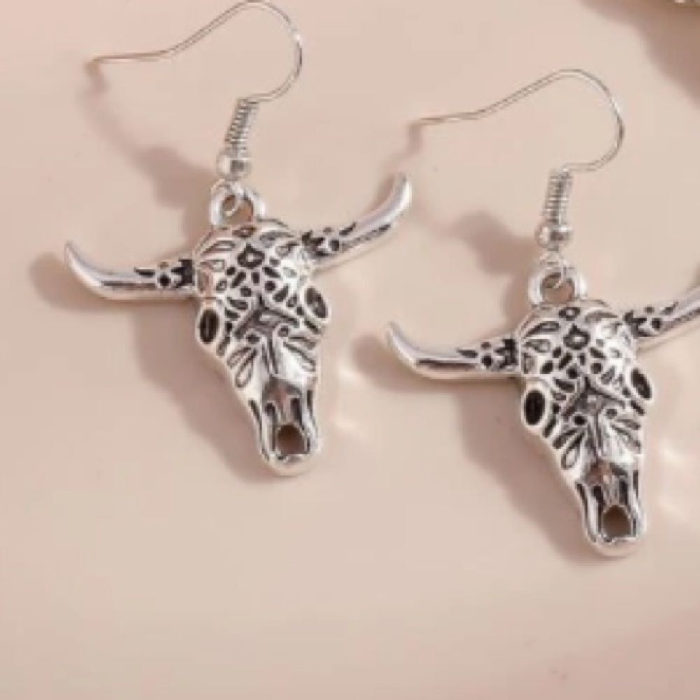New Cowboy Boho Steer Longhorn Bull Silver-tone Pierced Earrings 2”L Laser Cut
